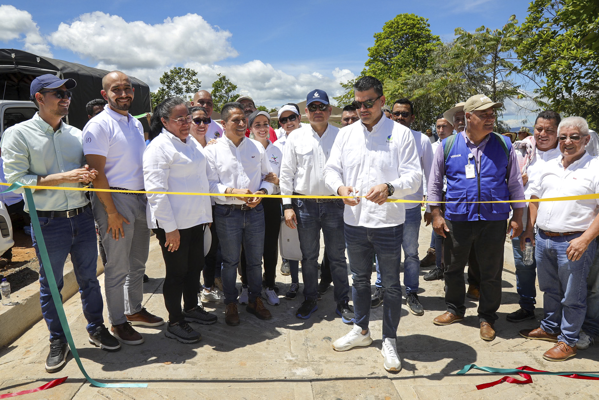Esta obra tuvo una inversión de $9.800 millones y se convierte en el proyecto más grande ejecutado por Hocol a través del mecanismo de Obras por Impuestos. El proyecto, inicialmente contemplado para 3,66 km divididos en 3 partes, enfrentó grandes desafíos.