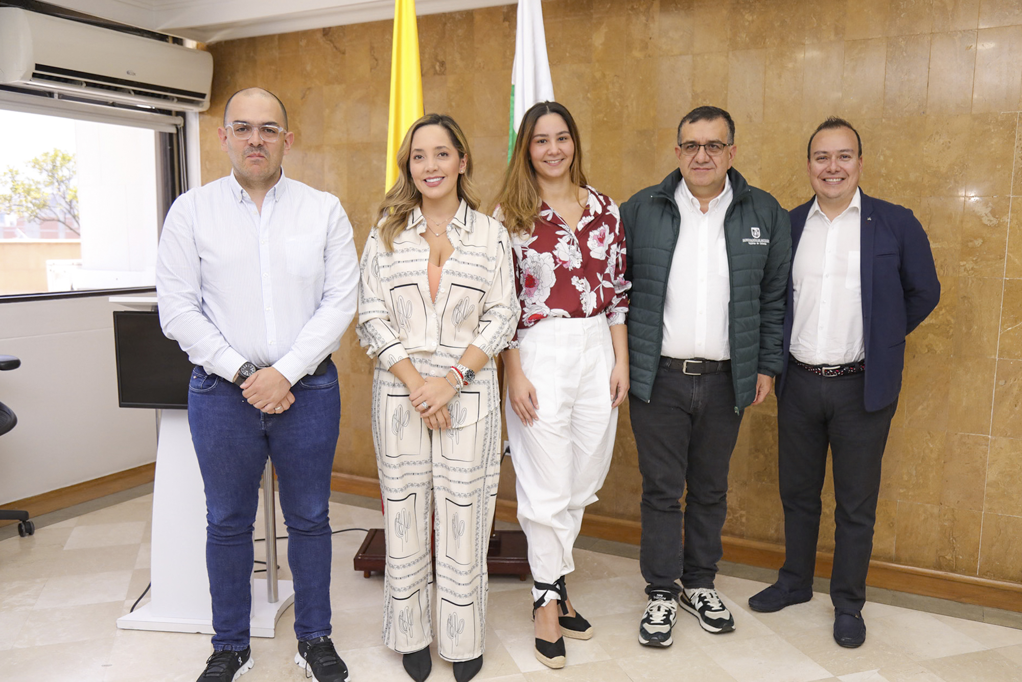 El mecanismo de Obras por Impuestos es una opción que tienen los grandes contribuyentes para aportar al desarrollo social y económico de regiones vulnerables en el país, y al mismo tiempo, cumplir con sus compromisos tributarios destinando hasta el 50% del valor del impuesto de renta.