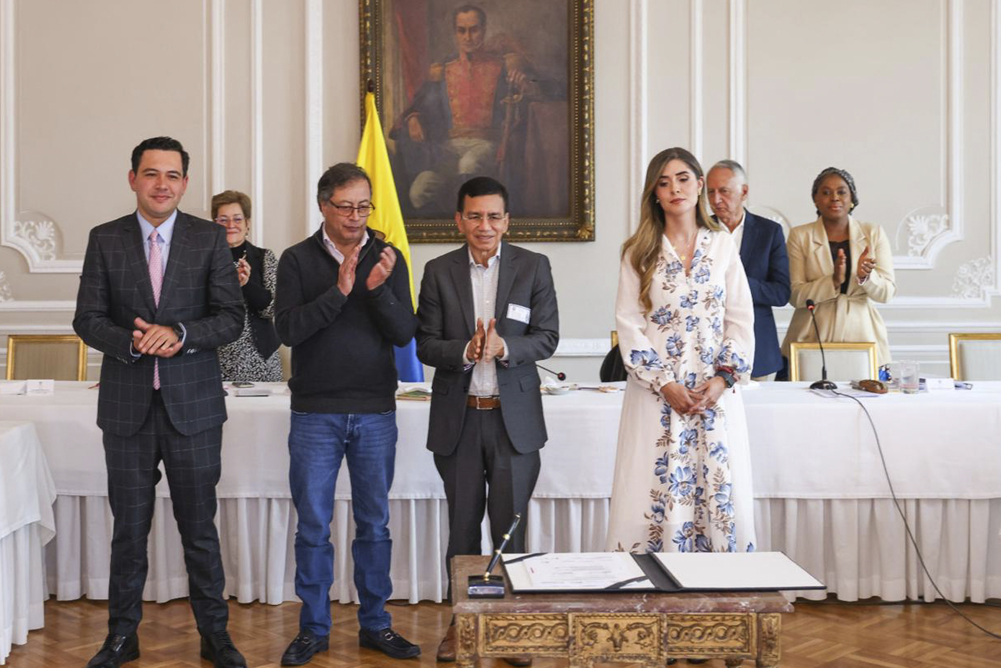 A través del programa ‘Vivienda Docente’ se busca beneficiar a más de 311.000 maestros y maestras de Colombia.